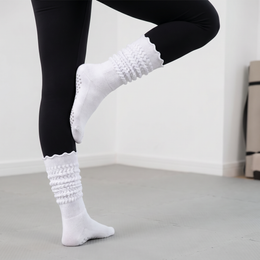 Women's Slouch Grip Socks for Pilates lifestyle product image 4