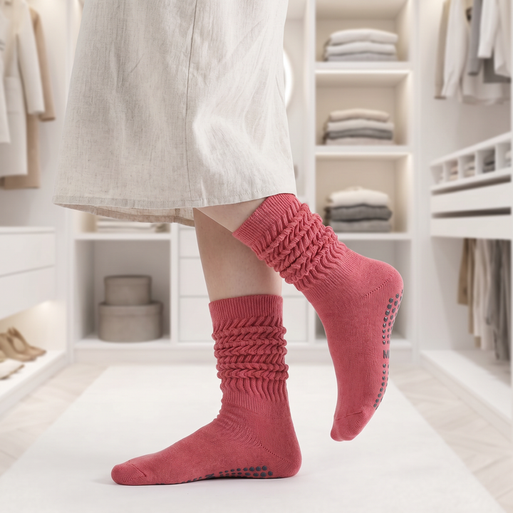 Women's Slouch Grip Socks for Pilates & Barre lifestyle product image 2