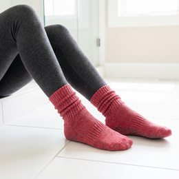 Women's Slouch Grip Socks for Pilates & Barre lifestyle product image 3