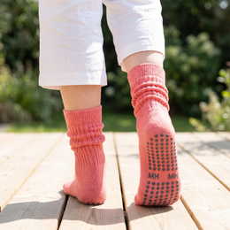 Women's Scrunch Pilates Grip Socks lifestyle product image 3