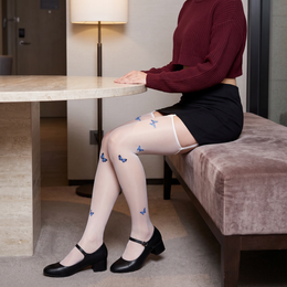 FRILLORA SW185 hosiery in a styled indoor setting