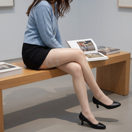 FRILLORA SW59 hosiery in a styled indoor setting
