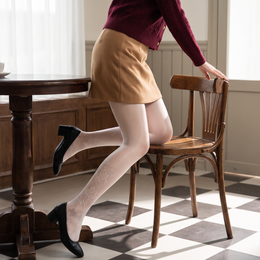 FRILLORA SW219 hosiery in a styled indoor setting
