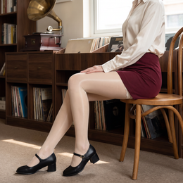 FRILLORA SW214 hosiery in a styled indoor setting