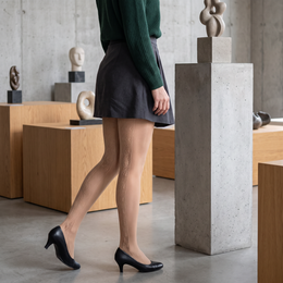 FRILLORA SW118 hosiery in a styled indoor setting