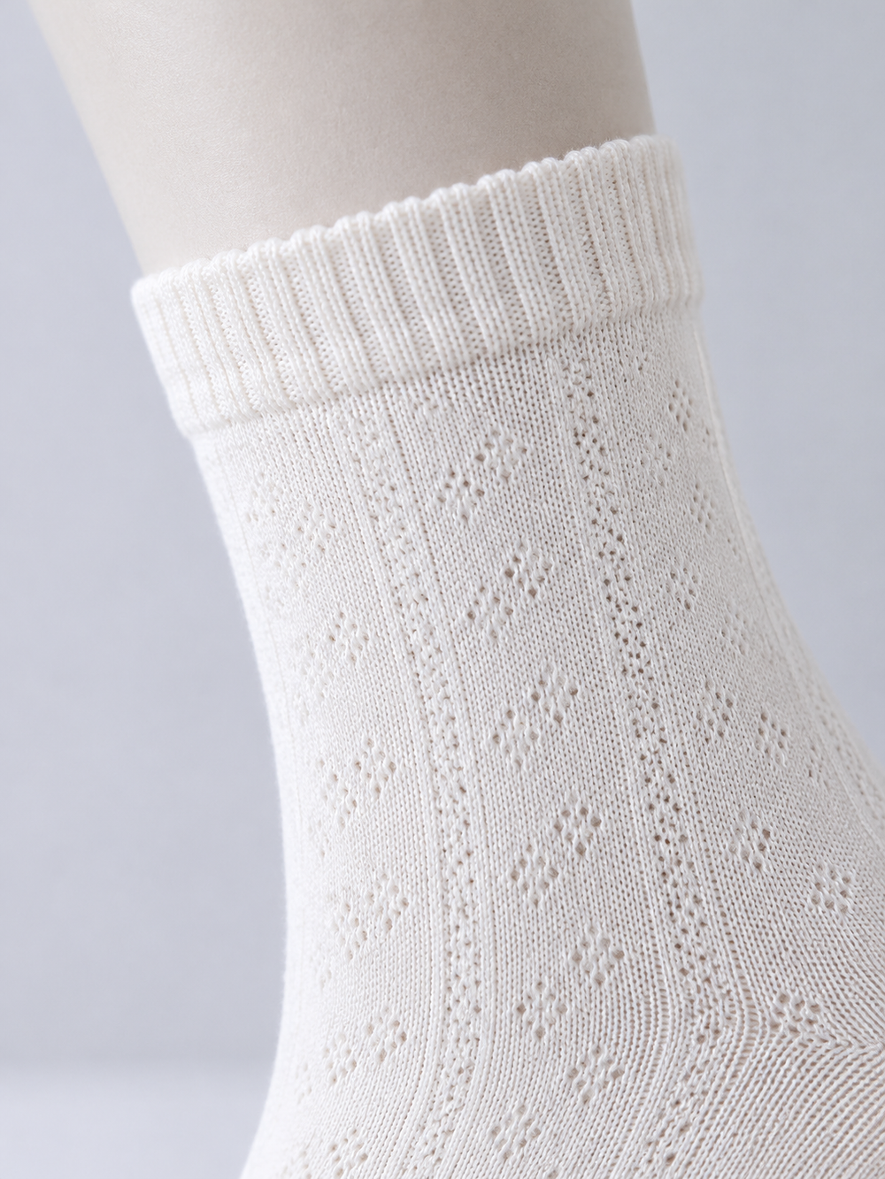 Silk Blend Crew Socks in Off White