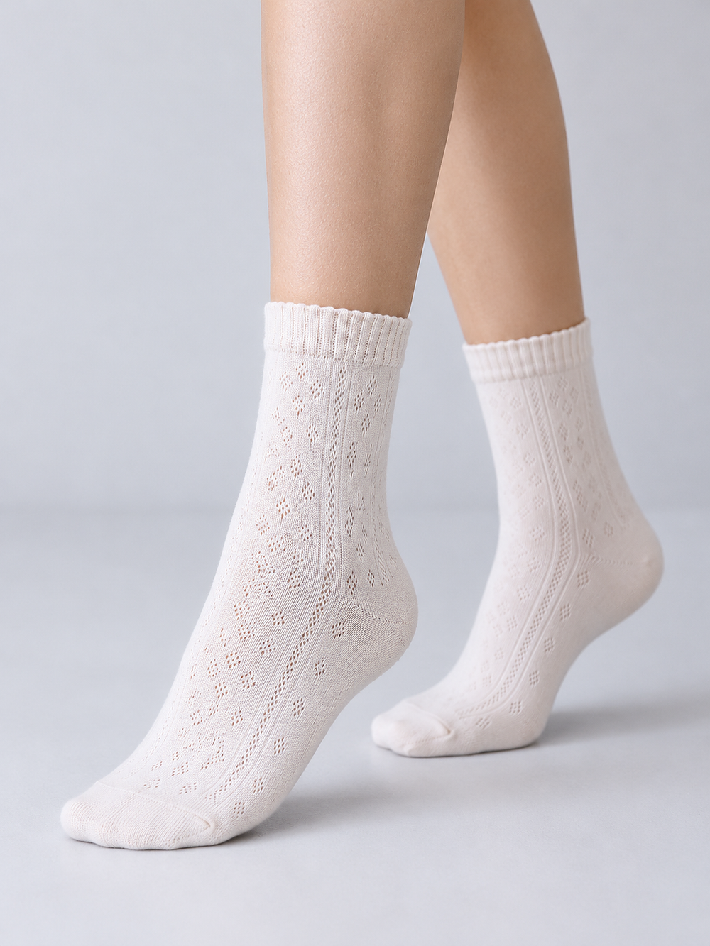 Silk Blend Crew Socks in Off White