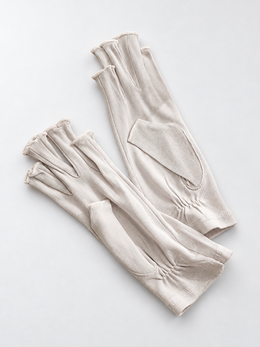 Silk Knit Fingerless Gloves in Gray